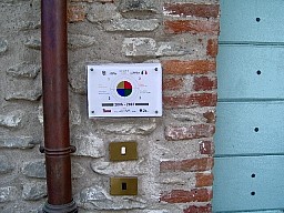 Il bersaglio all'ingresso dell'ecomuseo