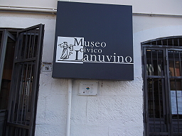 Il bersaglio HERITY affisso al museo